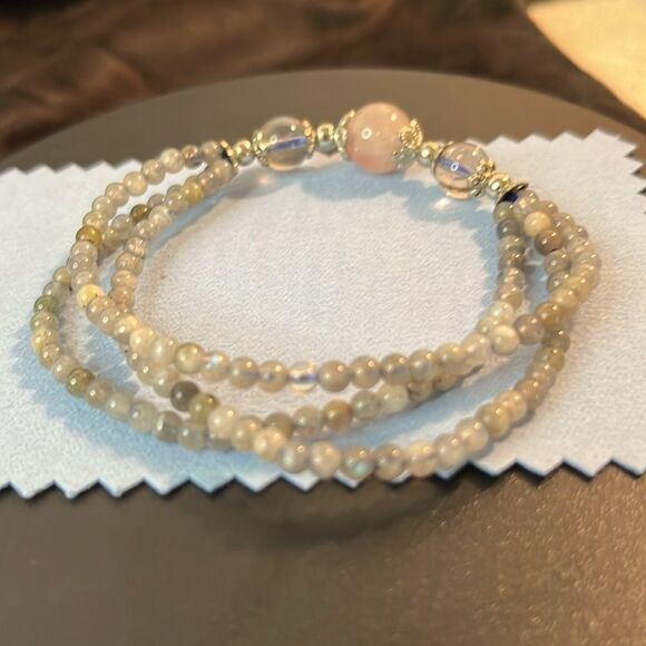 Rose and Clear Quartz with Labradorite Beaded Stretchable Bracelet - Picture 4 of 9